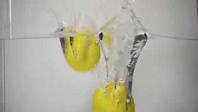 升格柠檬落入水中200帧slog3原视频视频的预览图